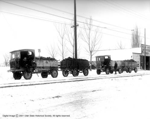 jeffery_distributing_co_trucks_and_trailers_dec12_1916
