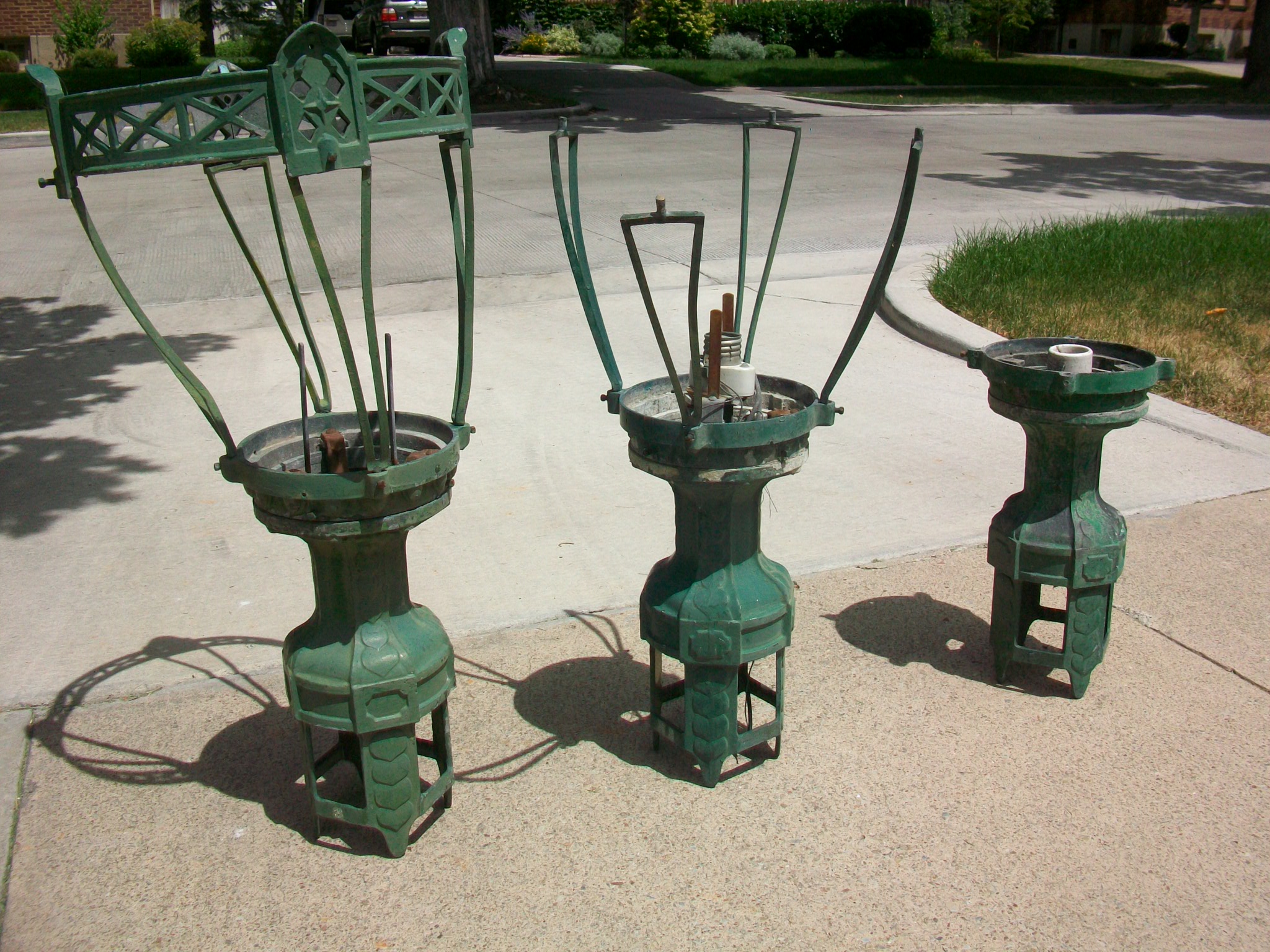 A few original lamp baskets in disrepair.